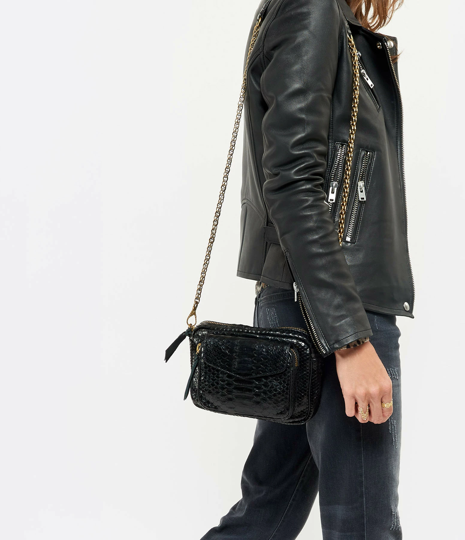 CLARIS VIROT Sac Charly Python Noir Chaîne Or 7 CLARIS VIROT Sac Charly Python Noir Chaîne Or – Image 5