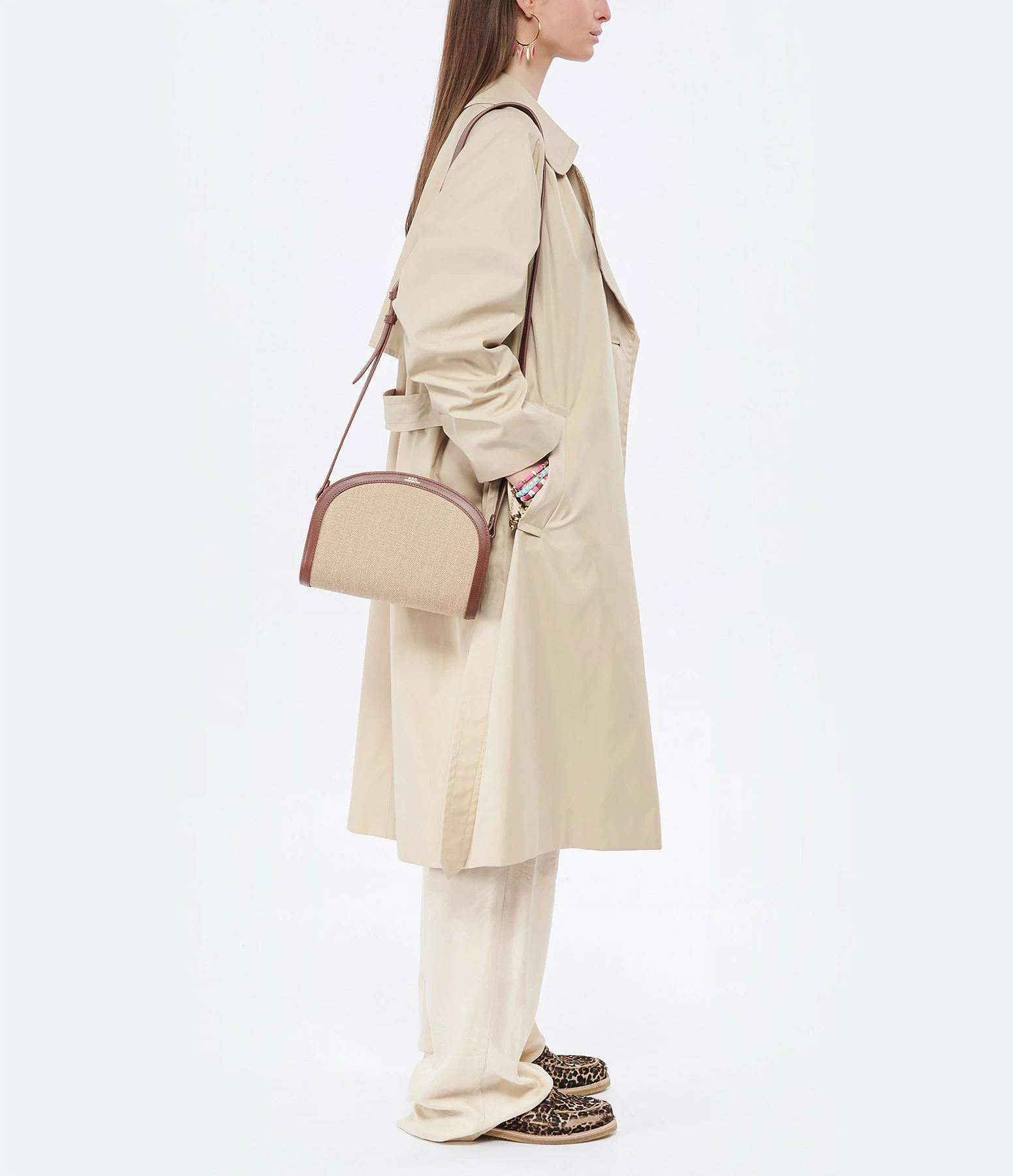 A.P.C. Sac Demi-Lune Cuir Noisette Beige 8 A.P.C. Sac Demi-Lune Cuir Noisette Beige – Image 6