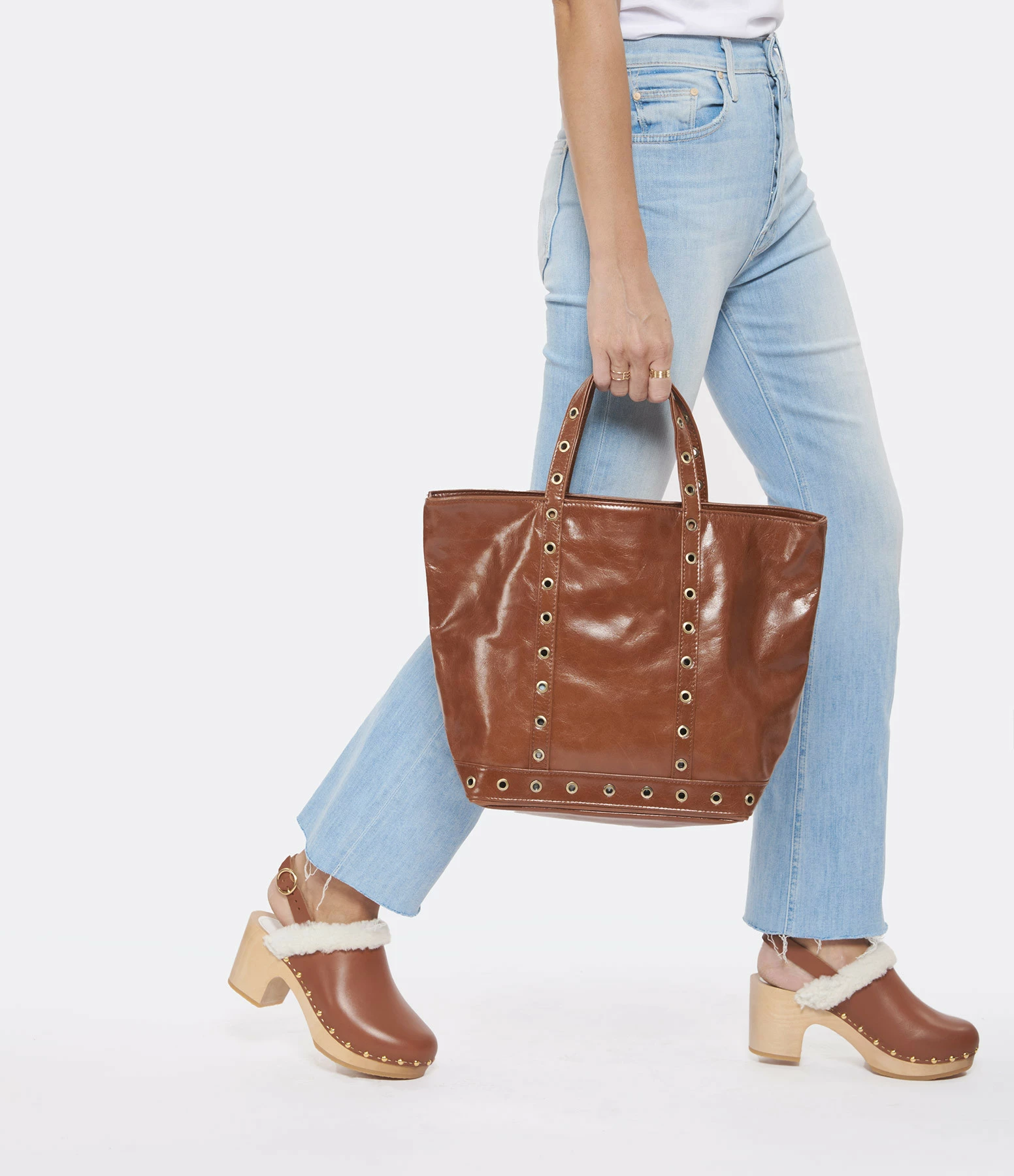 VANESSA BRUNO Cabas M Cuir Vachette Œillets Havane 7 VANESSA BRUNO Cabas M Cuir Vachette Œillets Havane – Image 5