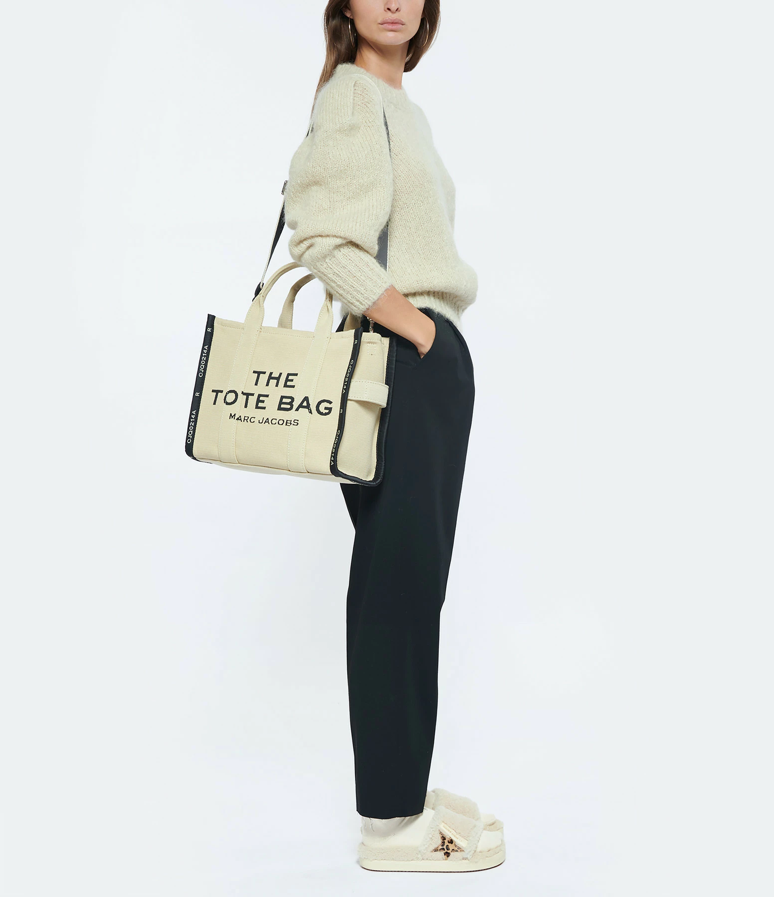 MARC JACOBS Sac The Medium Tote Coton Warm Sand 8 MARC JACOBS Sac The Medium Tote Coton Warm Sand – Image 6