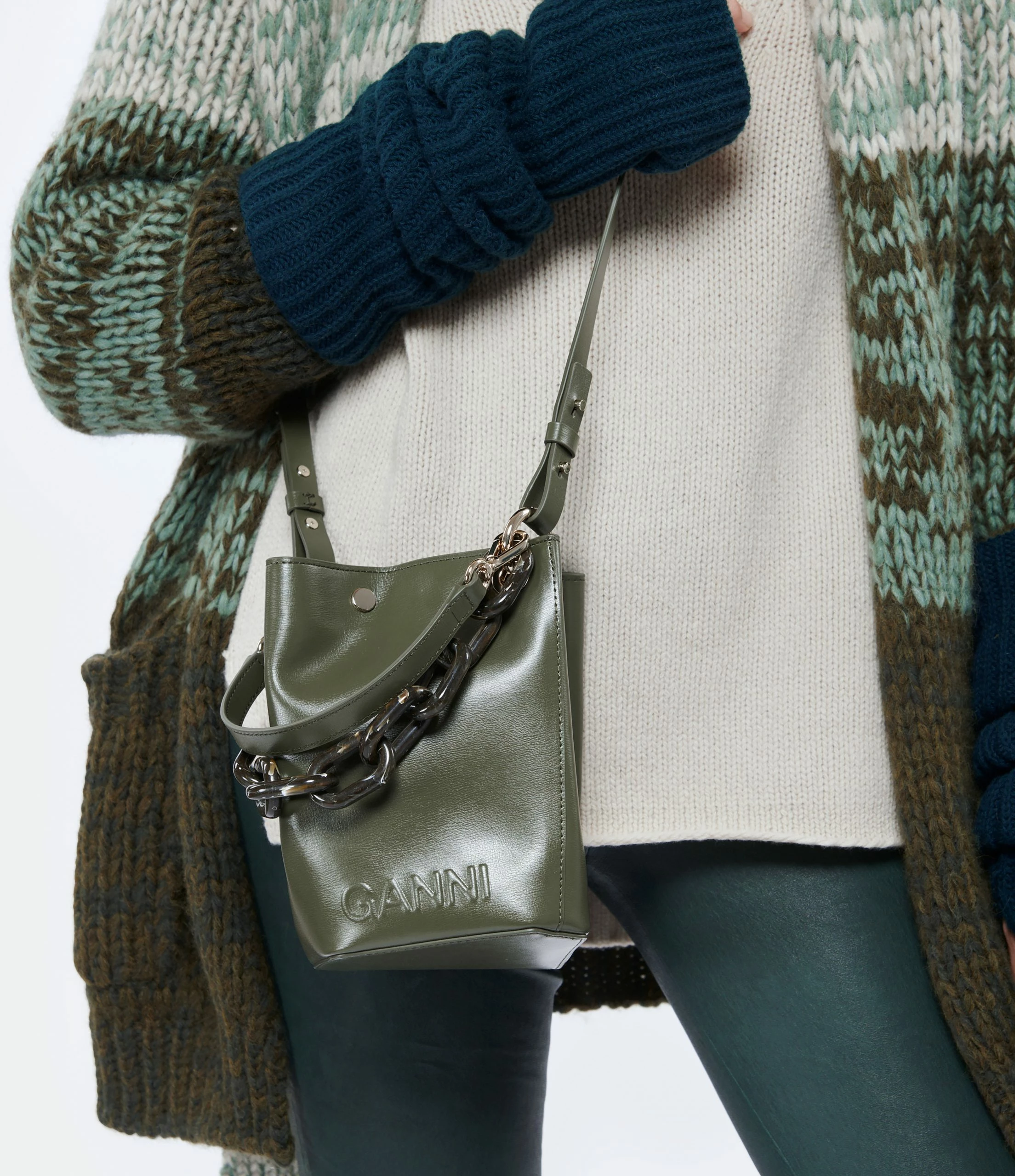 GANNI Sac Seau Cuir Recyclé Kalamata 8 GANNI Sac Seau Cuir Recyclé Kalamata – Image 6