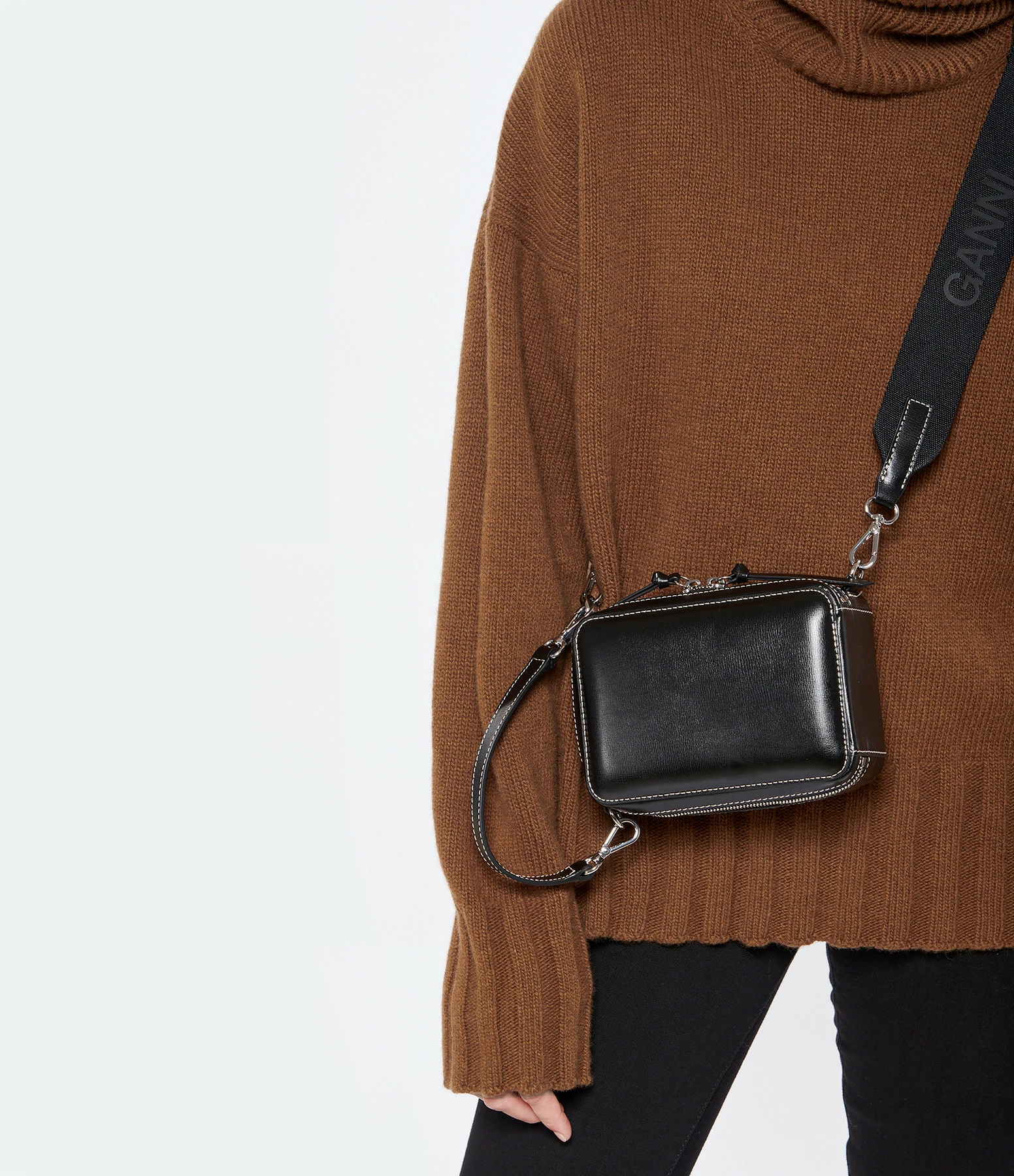 GANNI Sac Zip Noir 11 GANNI Sac Zip Noir – Image 9